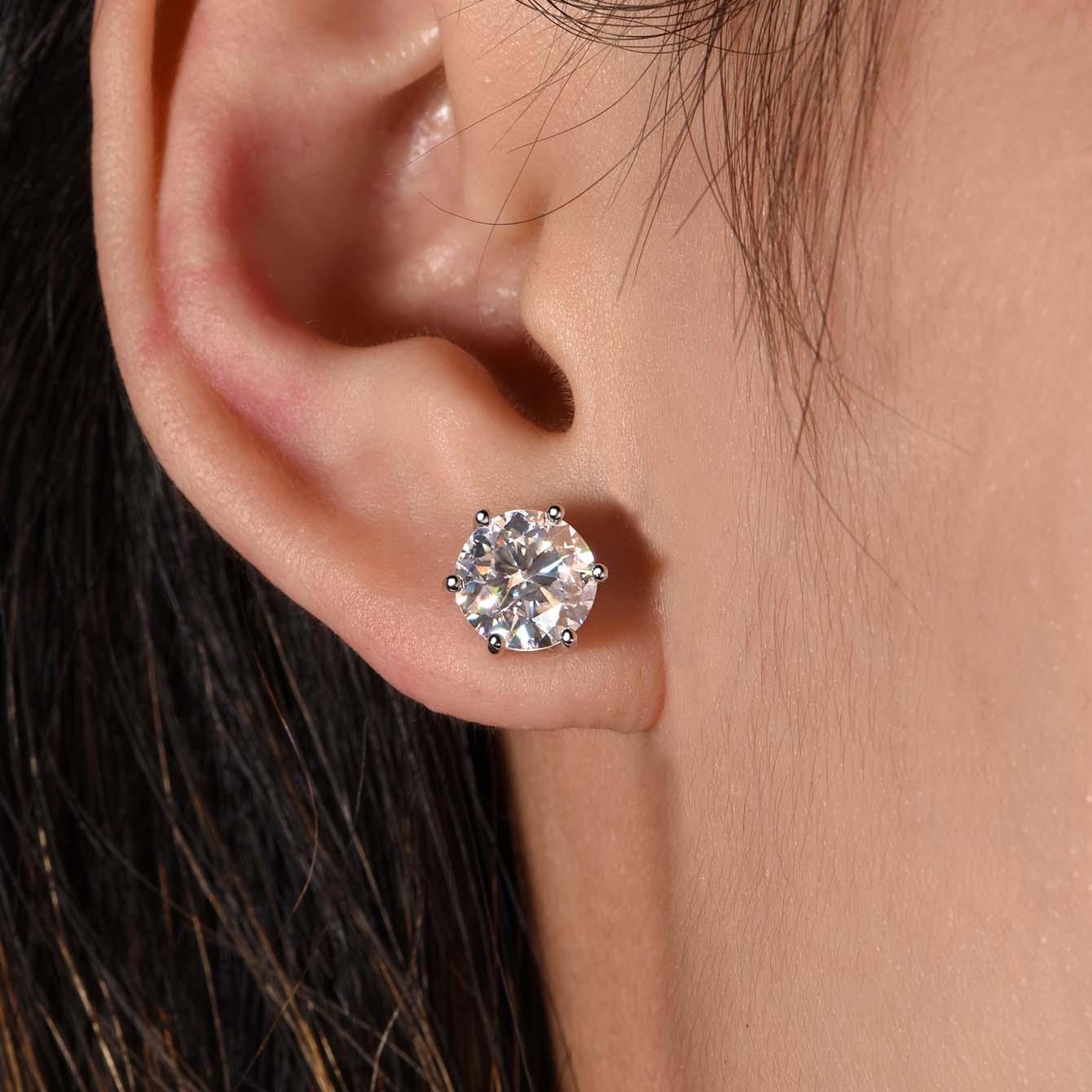4ct Moissanite Earstuds with White 18k Gold covered 925 Silver