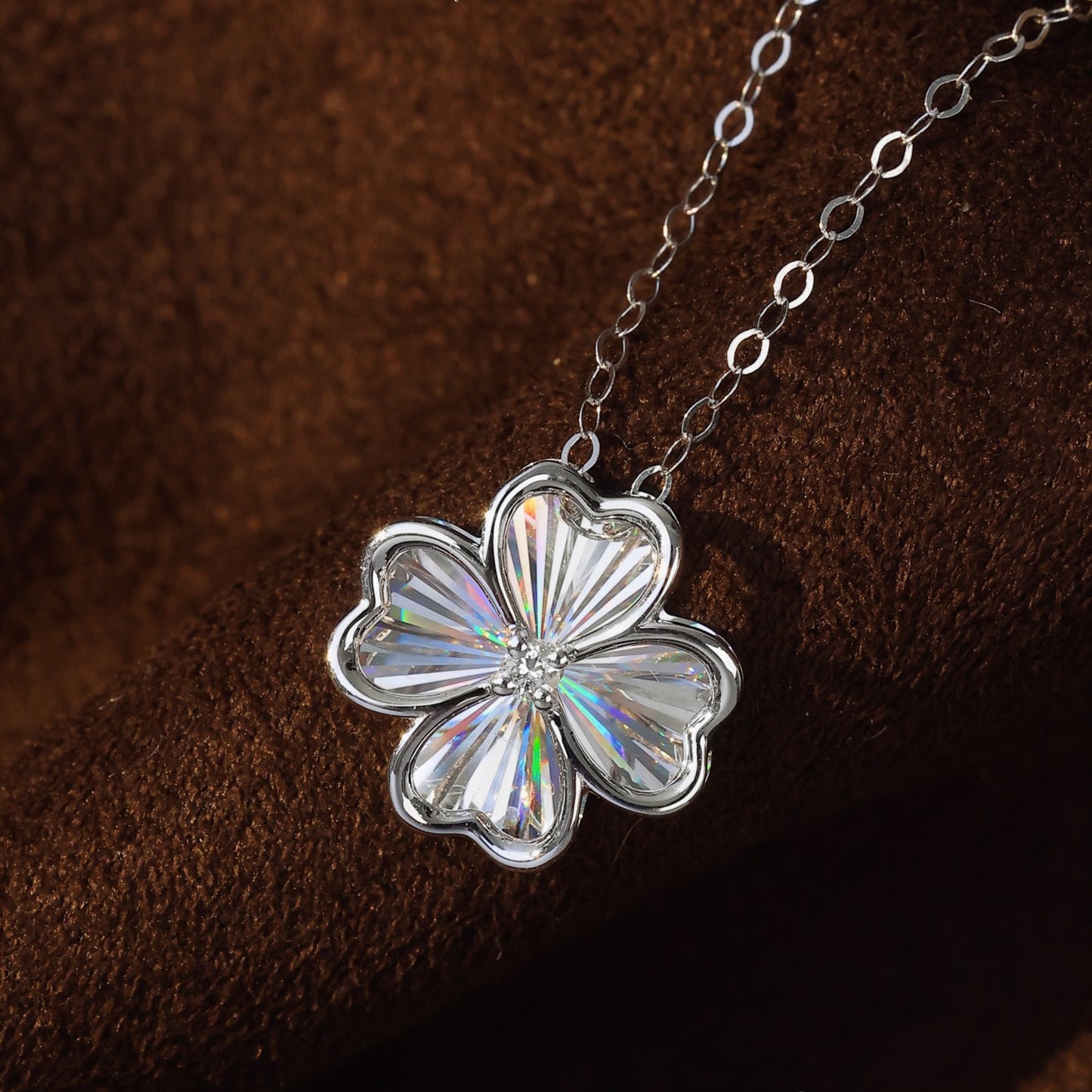 18k Gold Clover Necklace with Diamond