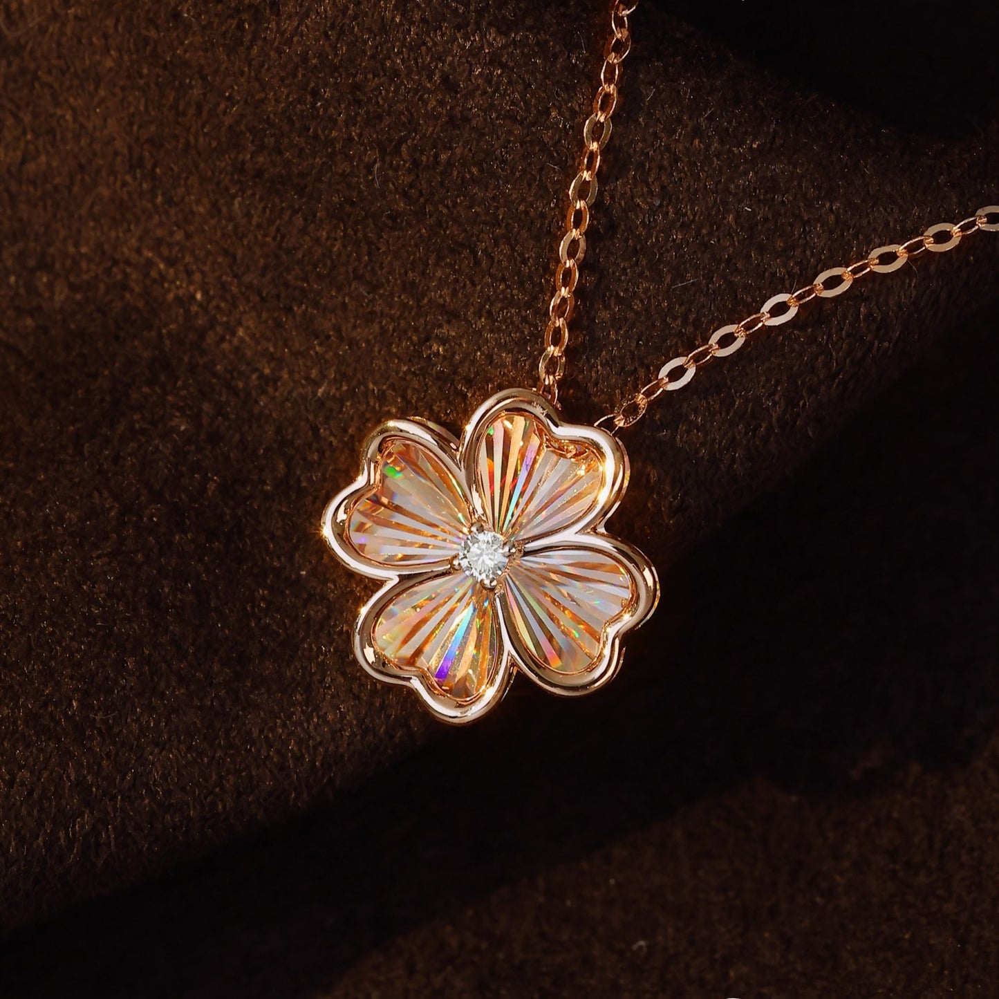 18k Gold Clover Necklace with Diamond