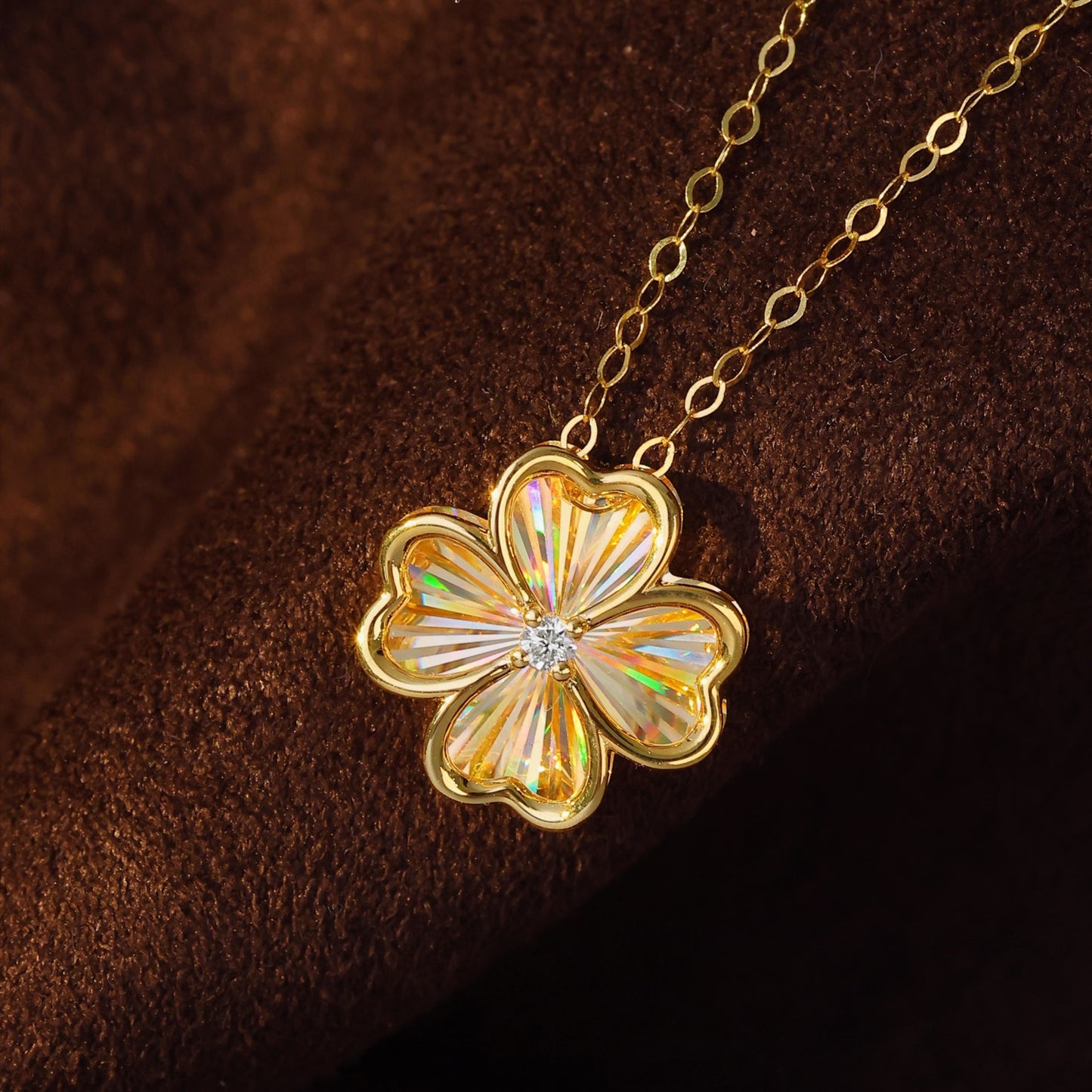 18k Gold Clover Necklace with Diamond