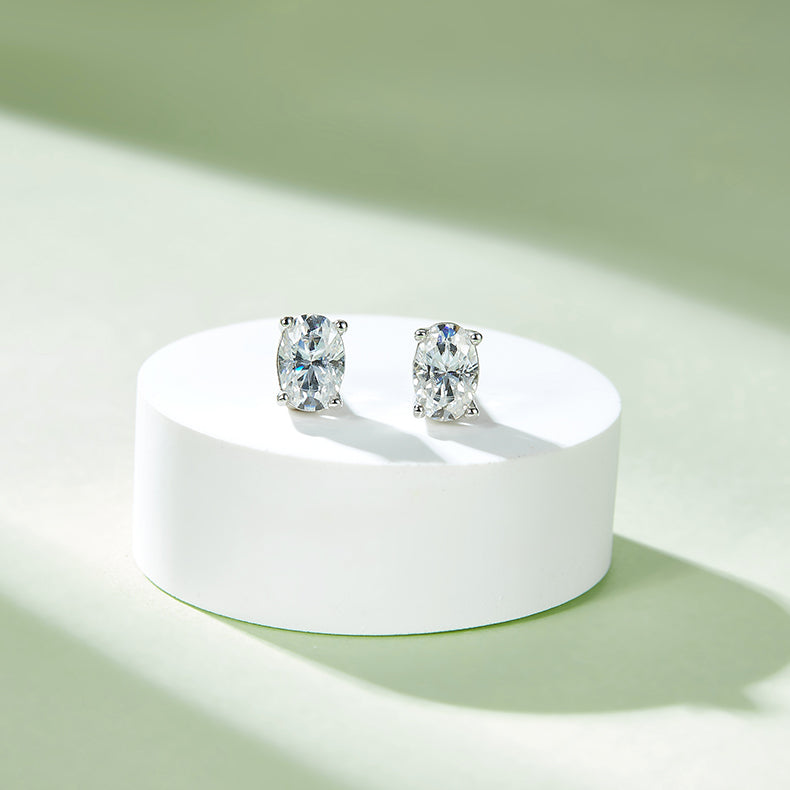 18k Gold 2ct Lab-Created Oval Diamond Earstuds