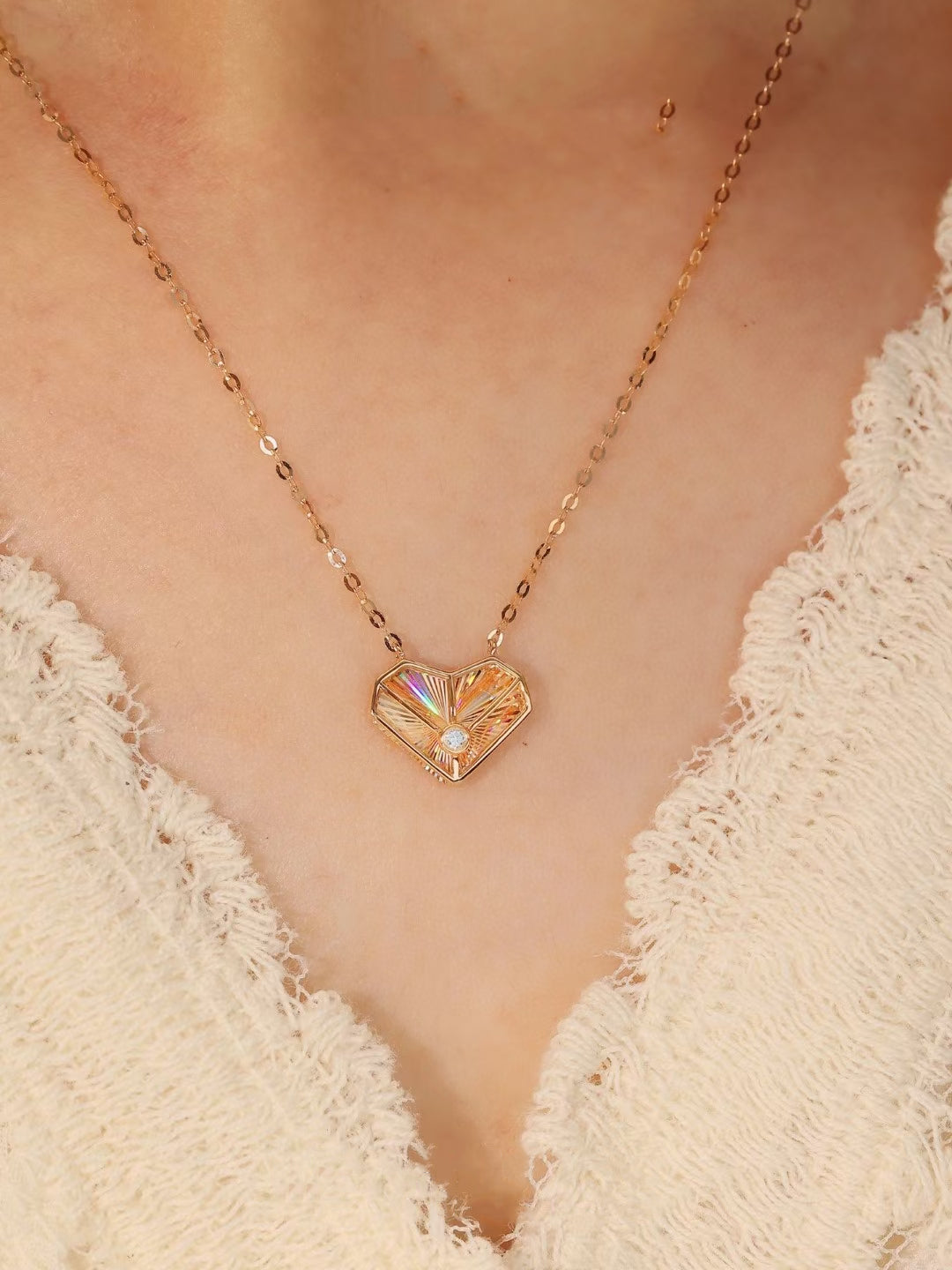 18k Gold Heart Necklace with Diamond