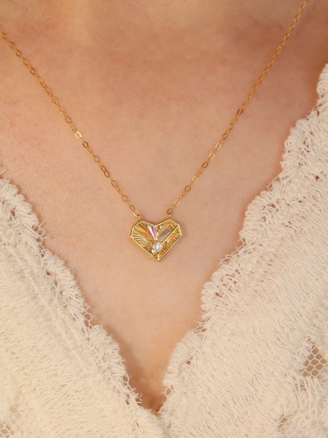 18k Gold Heart Necklace with Diamond