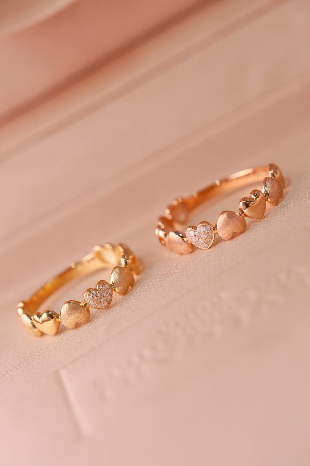 18k Gold Hearts Ring with Diamonds