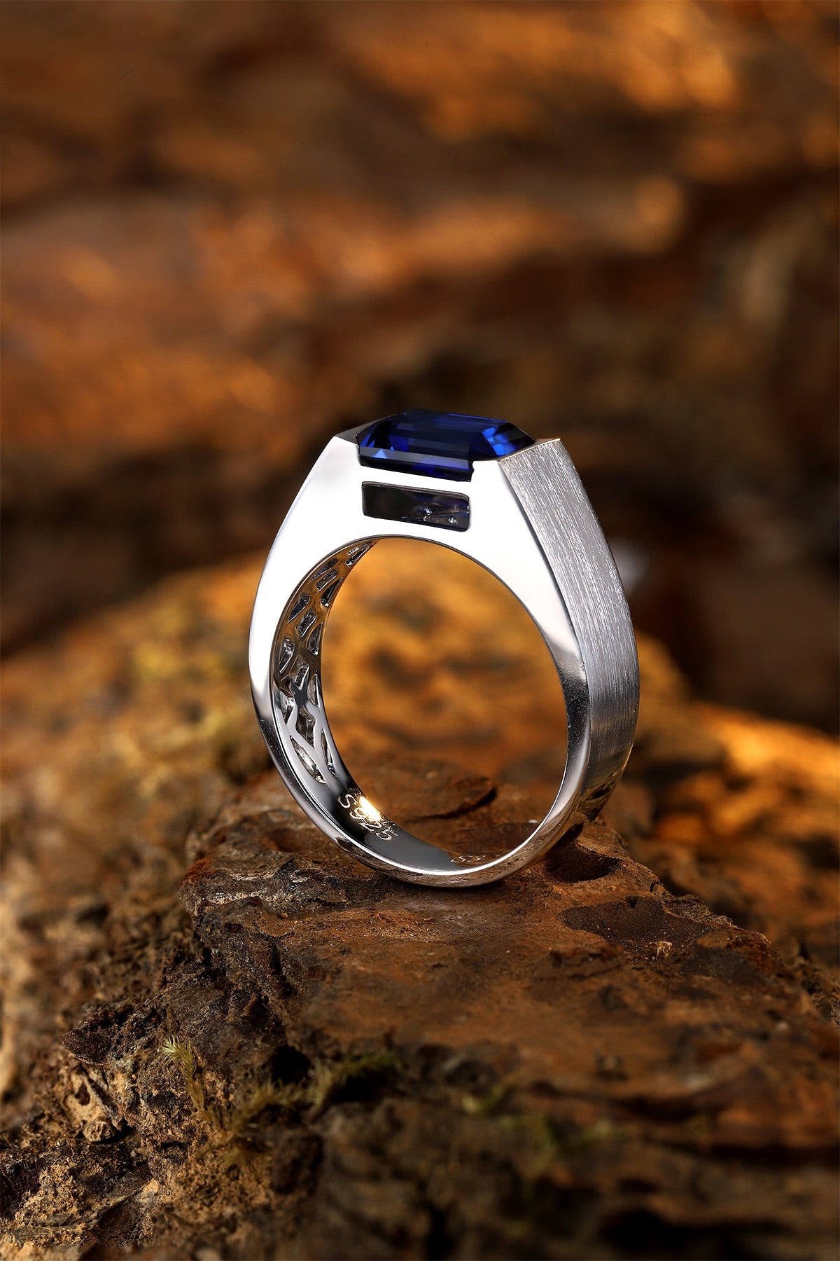 925 Silver Ring with 3.5ct Lab-Created Blue Sapphire