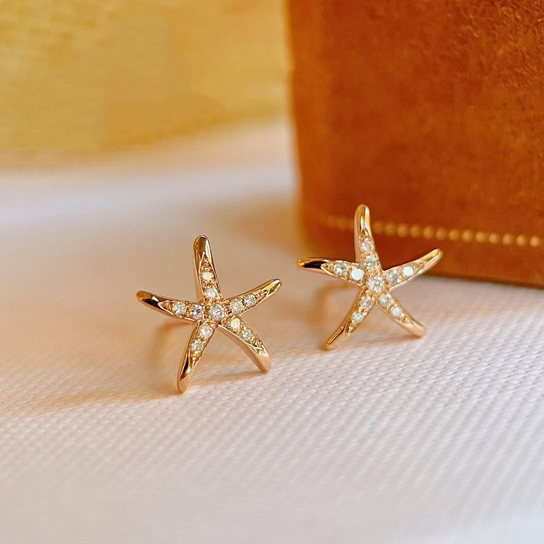 18k Gold Starfish-Shaped Ear Studs with Diamonds