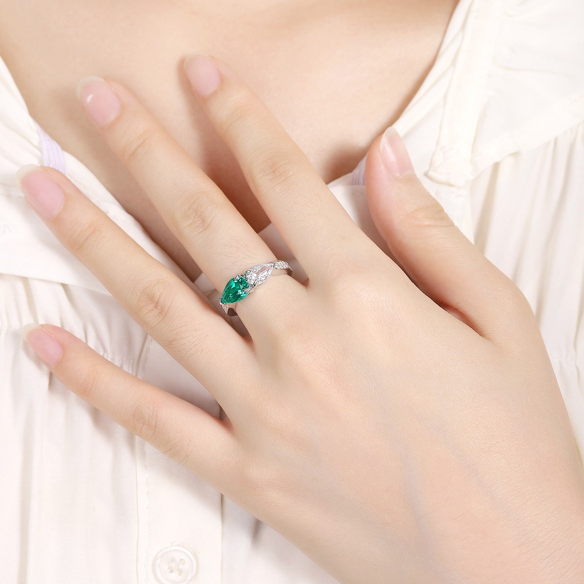 925 Silver Ring with Lab-Created 1.2ct Emerald and Zircons