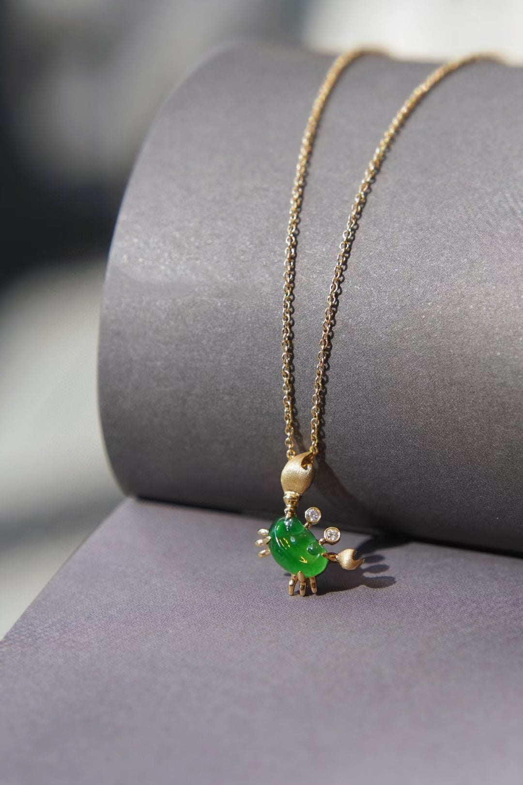 18k Gold Necklace with Jade, Gold and Diamond Crab