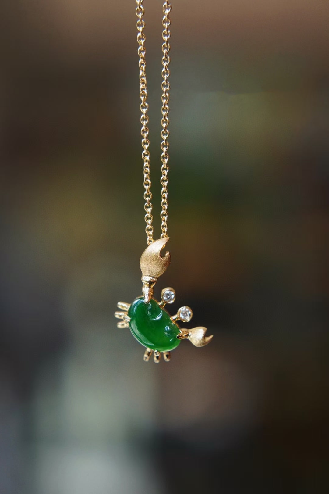 18k Gold Necklace with Jade, Gold and Diamond Crab