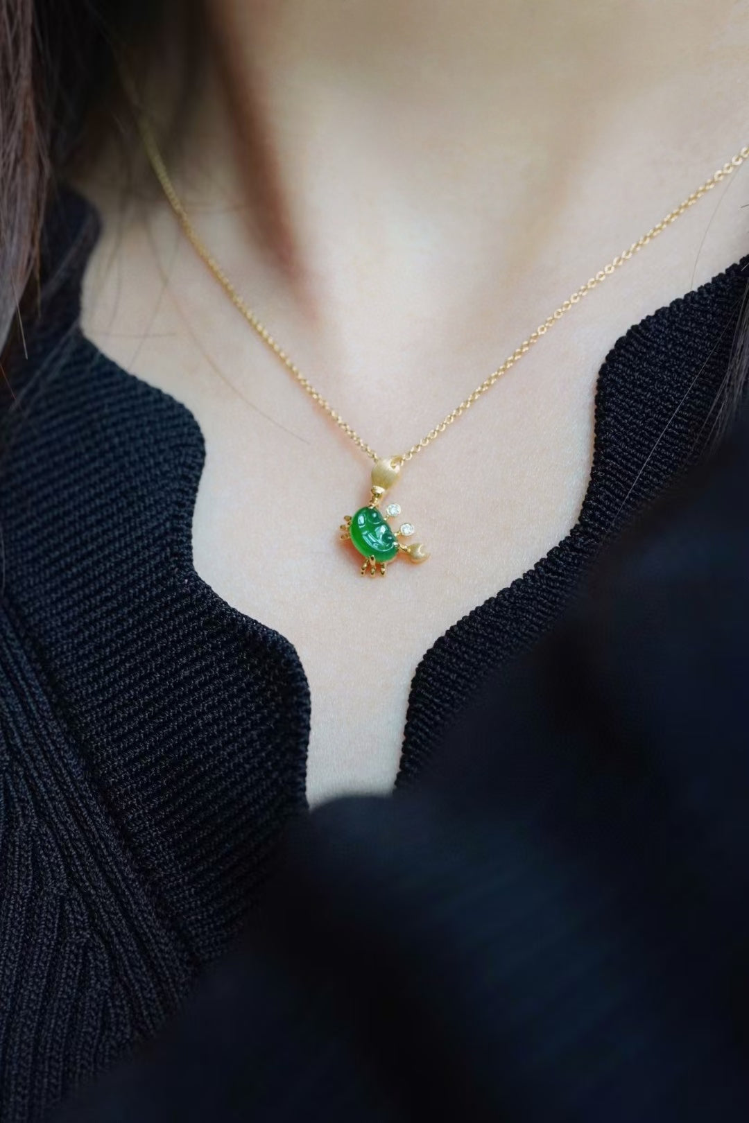 18k Gold Necklace with Jade, Gold and Diamond Crab