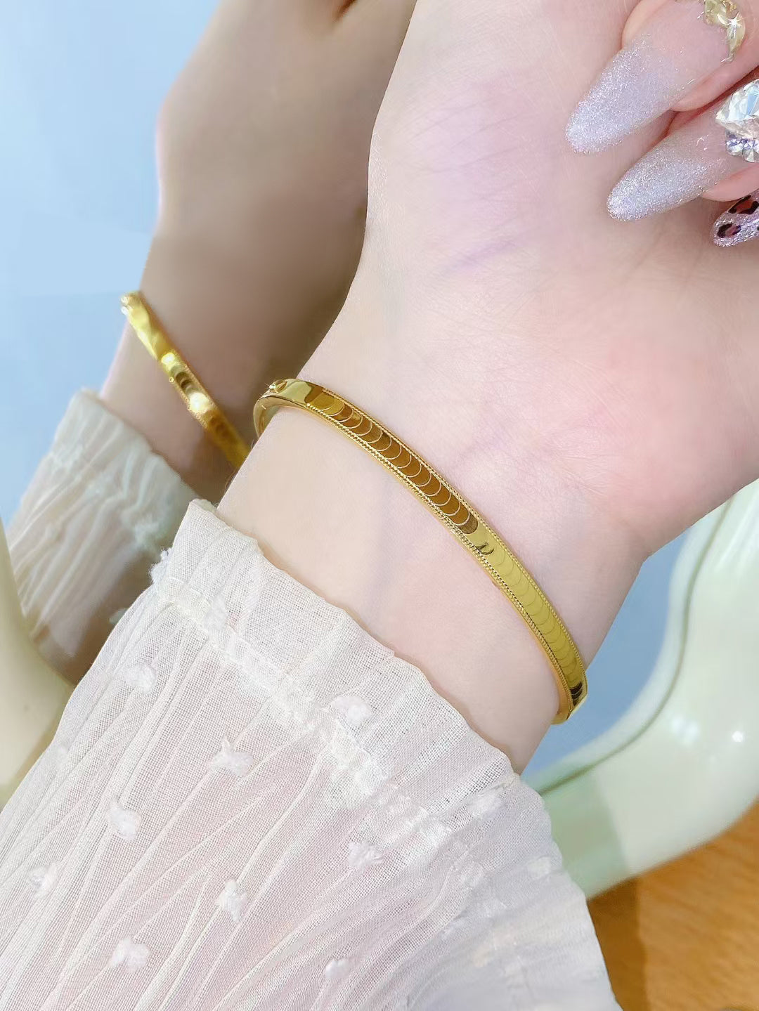 18k Gold Pattern Bangle