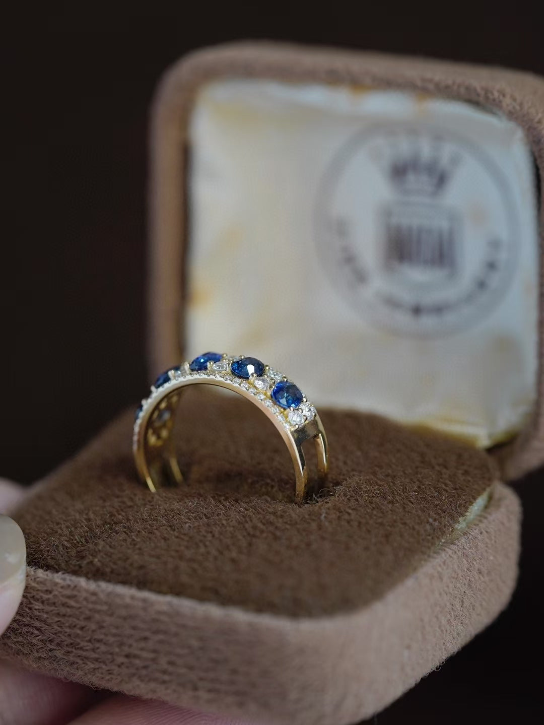 18k Gold Ring with Diamonds and Sapphires