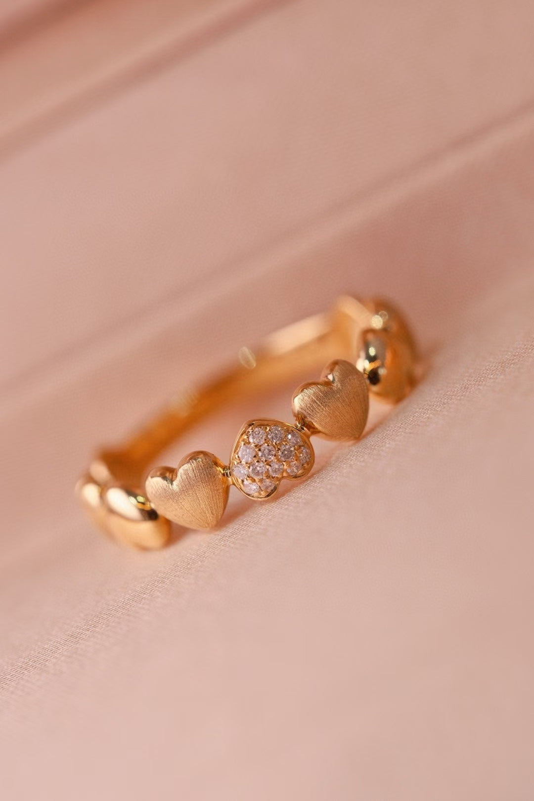 18k Gold Hearts Ring with Diamonds