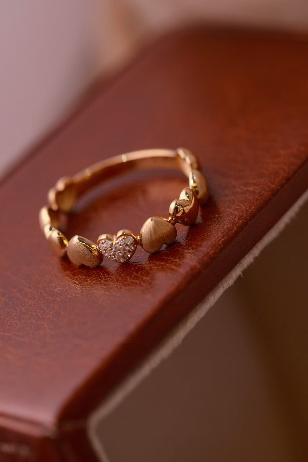 18k Gold Hearts Ring with Diamonds