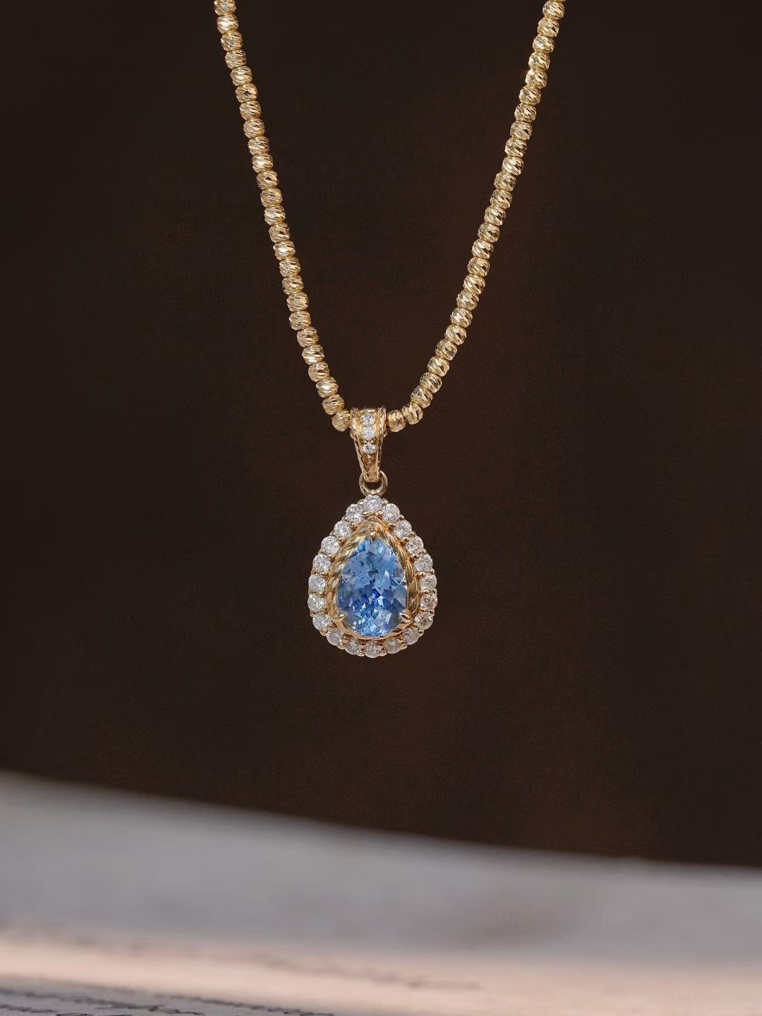 18k Gold Pear-Cut Pendant and Necklace with Natural Aquamarine and Diamonds