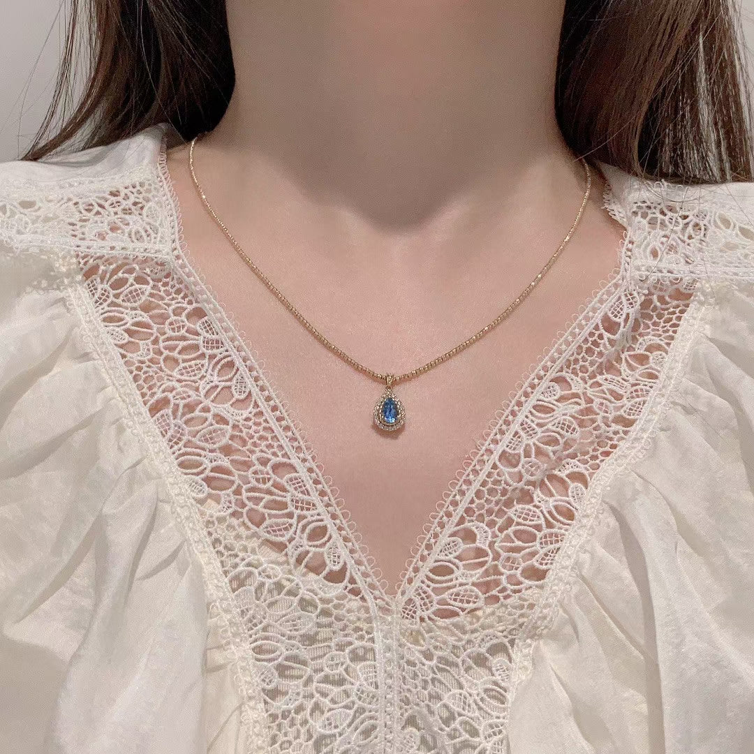 18k Gold Pear-Cut Pendant and Necklace with Natural Aquamarine and Diamonds