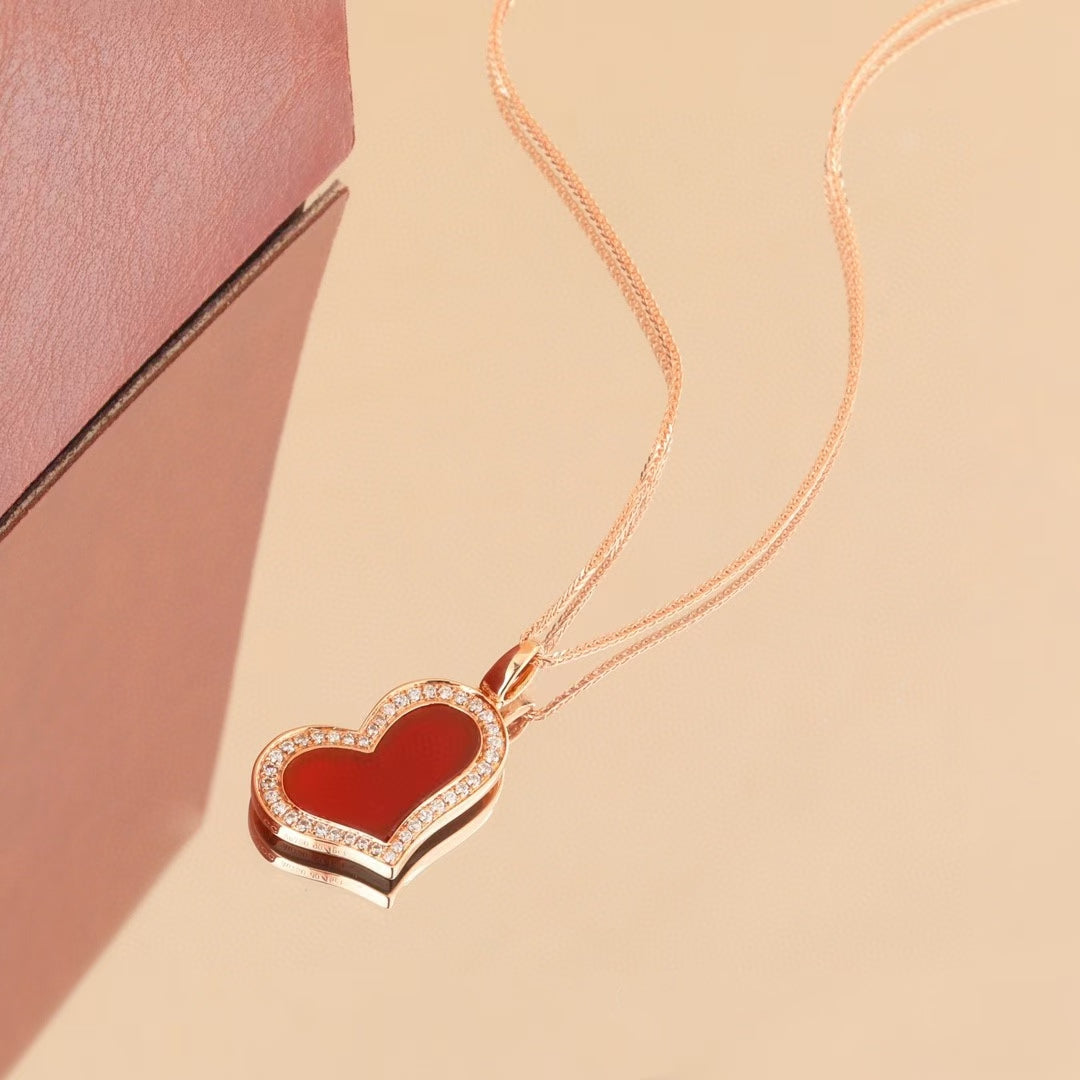 18k Gold Heart Necklace with Agate and Diamonds