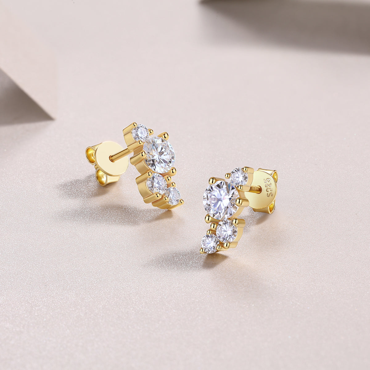 Fourstone Mossanite Earstuds in 18k Gold covered 925 Silver