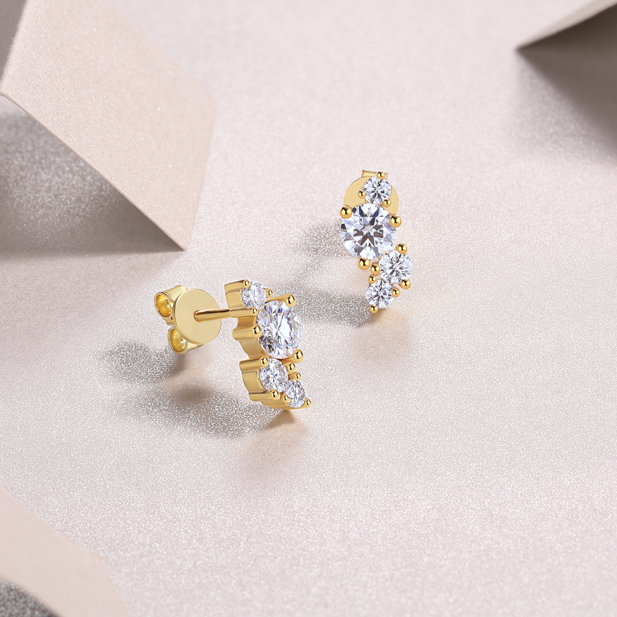 Fourstone Mossanite Earstuds in 18k Gold covered 925 Silver