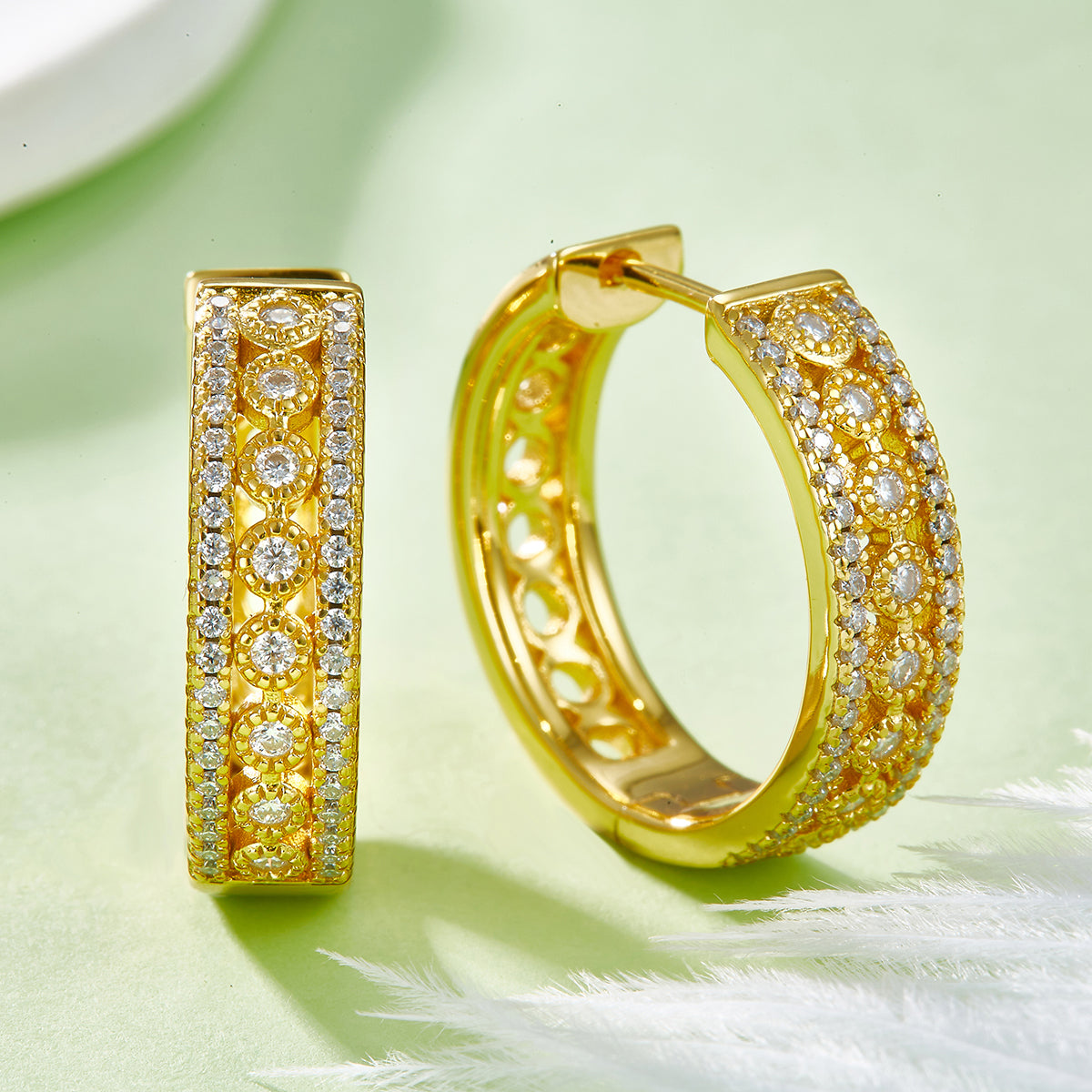 Hoop Earrings in 18k Gold covered 925 Silver with Mossanites